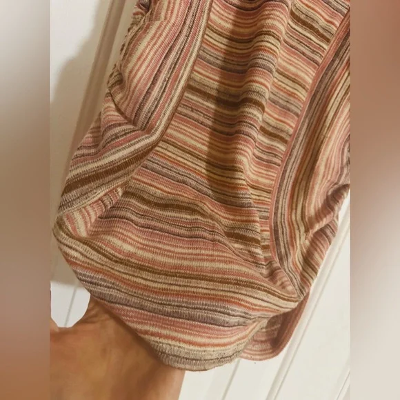 👑 SIZE MEDIUM Destination Maternity Multicolor Striped Short Sleeve Top - Picture 3 of 10